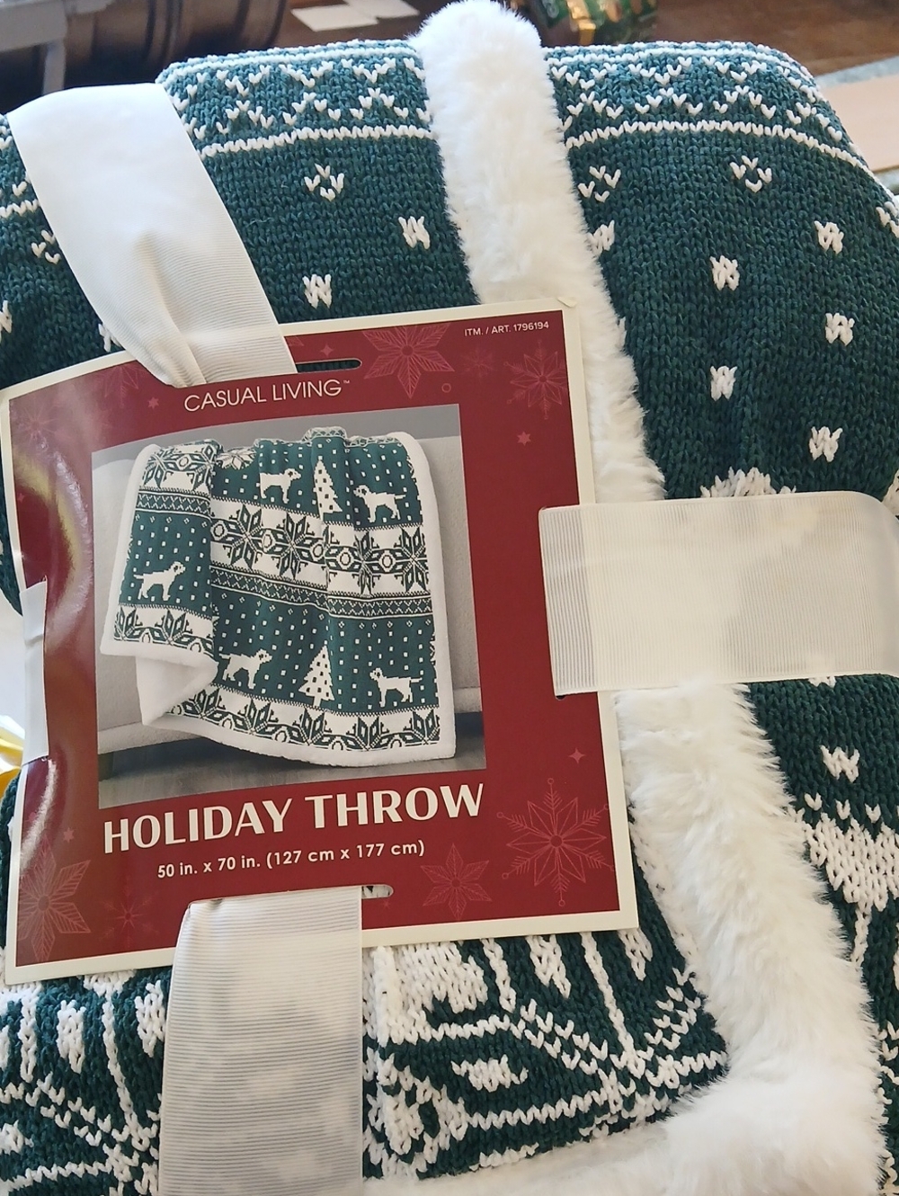 Green Holiday Throw with White Faux Fur Trim